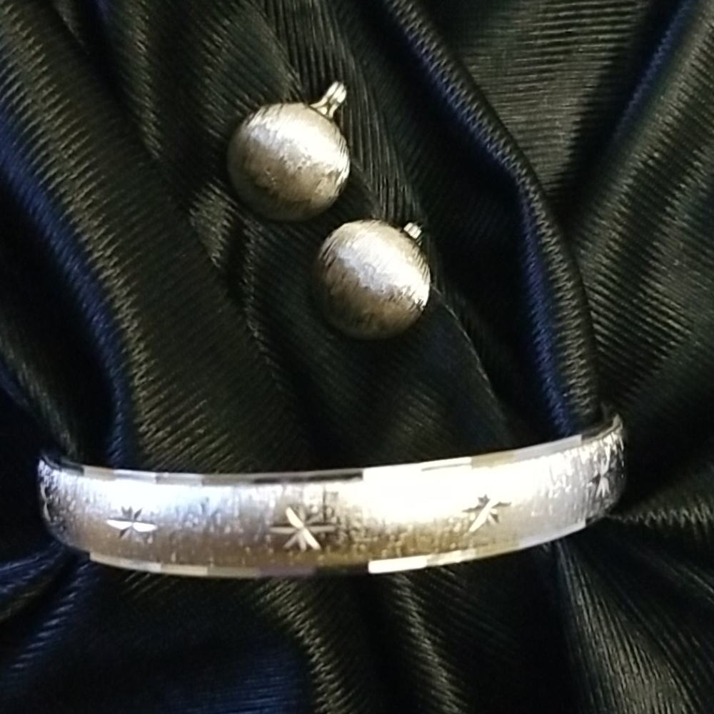 Diamond cut bangle and earringS